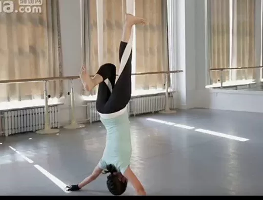 1656027270 李菁初级空中瑜伽