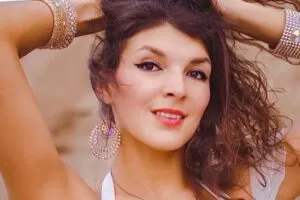 【捐赠价19.9[红包]·《【成品舞】瓦莉娅 融合《秘境魅影》》】 【原版无水印】