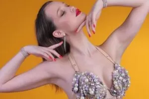 【捐赠19.9[红包]·《北京SIOD东方舞网校-【成品舞】艾密莉 Shaabi 《蜜月》》】 【原版无水印】