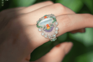 【捐赠9.9[红包]·《Z7706-白锦戒指 编法教程_千代》】