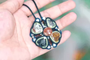 【捐赠6.8[红包]·《Z7721-幸运四叶草吊坠 编法教程_千代》】