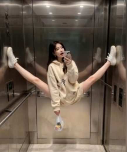 20241121055023-673eca1f98820.jpg AI生成电梯一字马美女制作教程,条条流量上万,别再在外面被割韭菜了,全流程实操